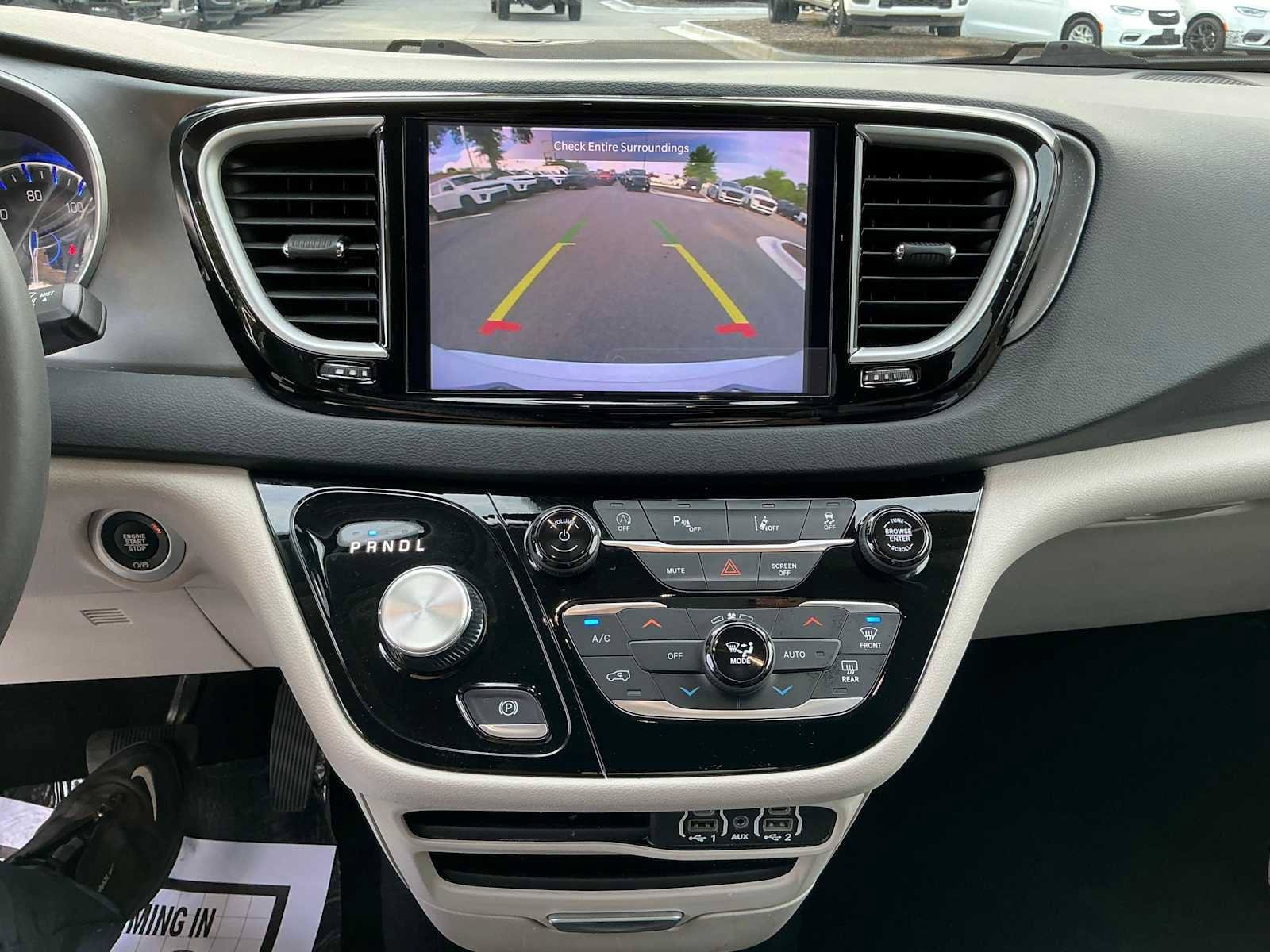 Used 2024 Chrysler Pacifica Touring-L FWD image 17