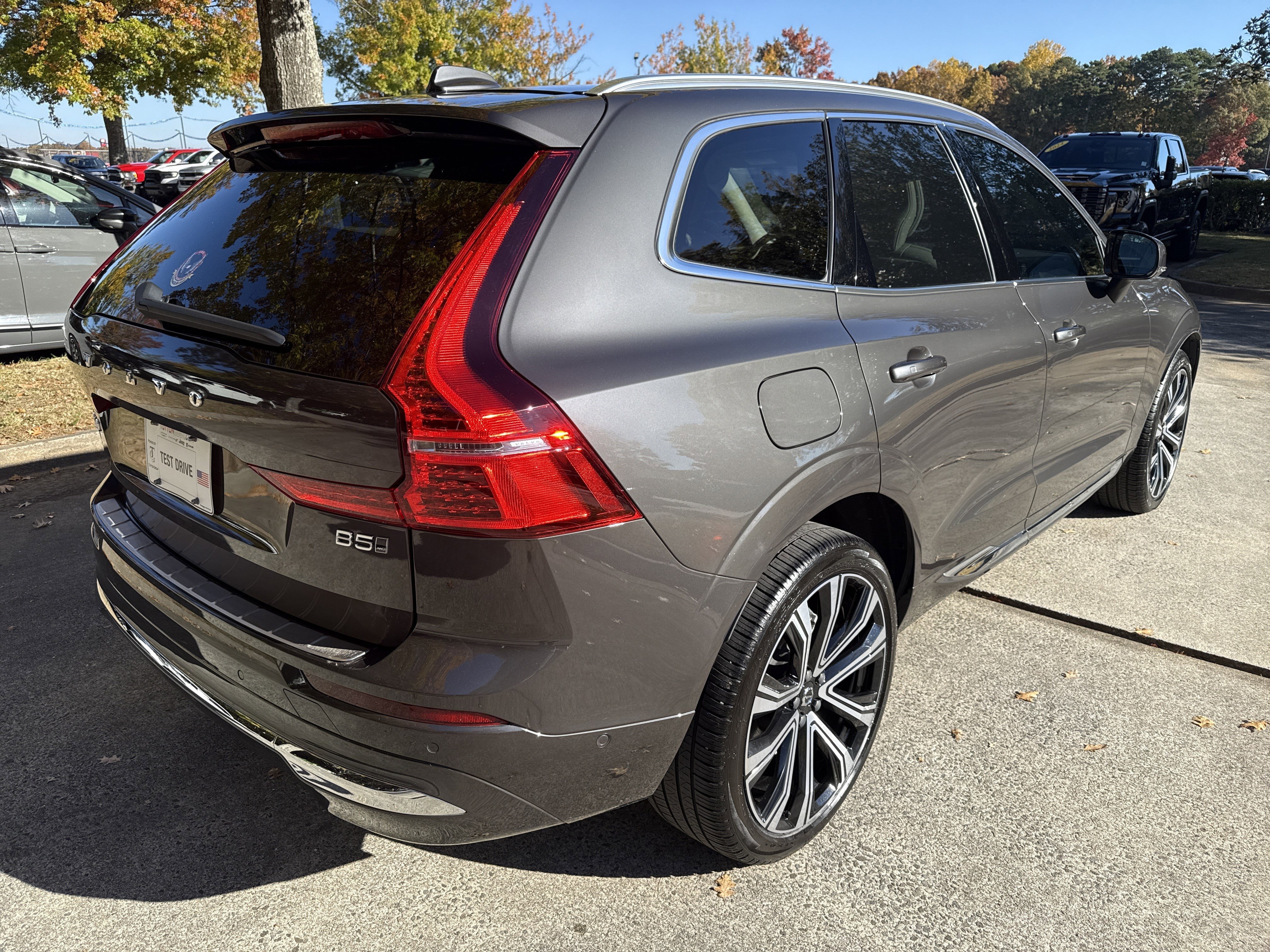 Used 2023 Volvo XC60 B5 Ultimate w/ Climate Package image 7