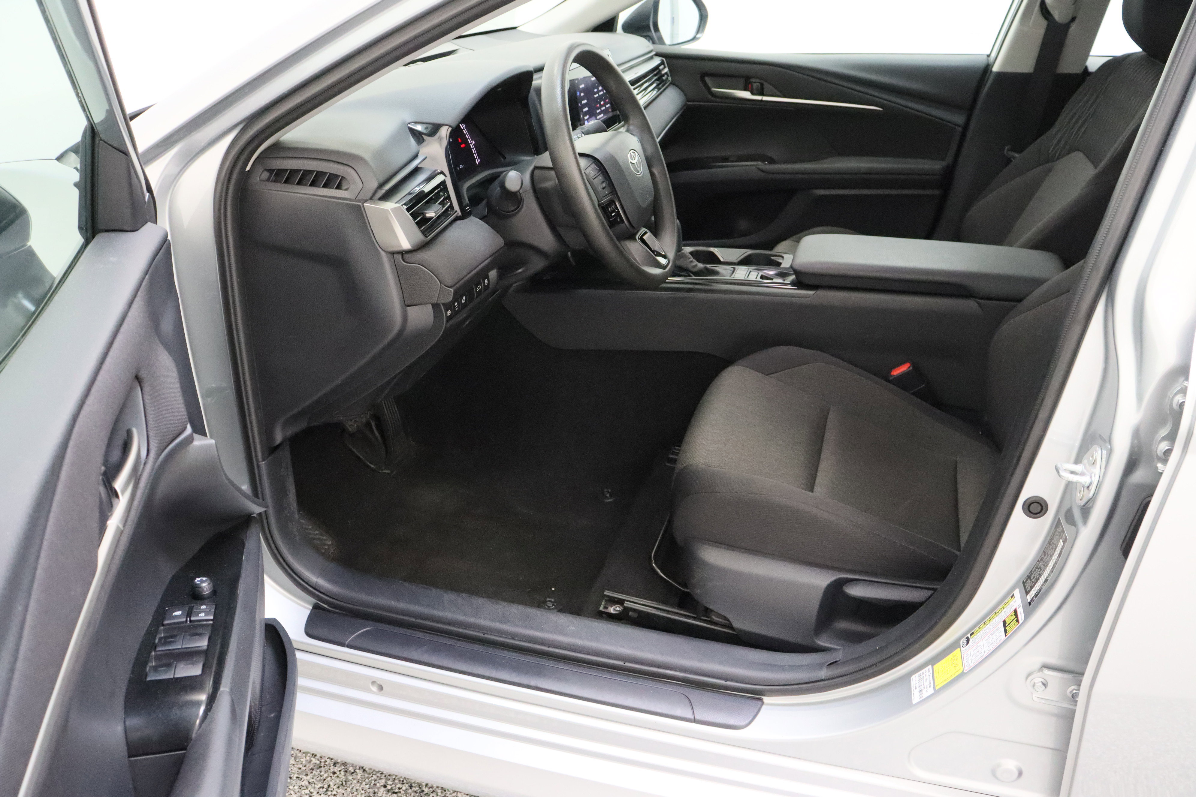 Used 2025 Toyota Camry LE FWD image 14