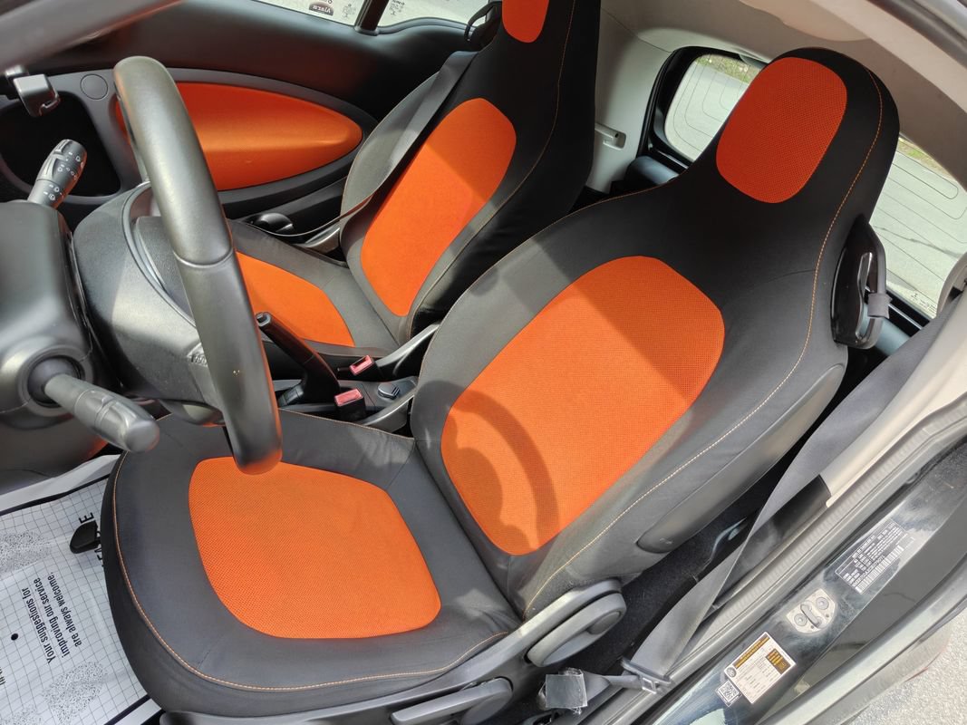 Used 2016 smart fortwo passion RWD image 14