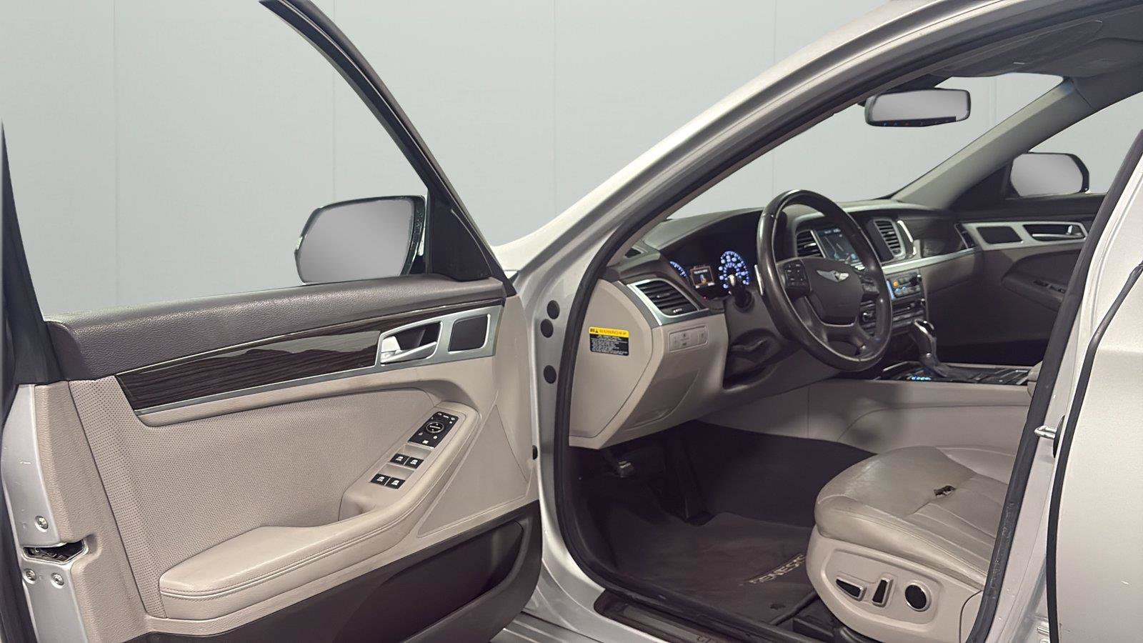 Used 2015 Hyundai Genesis 3.8 RWD image 24