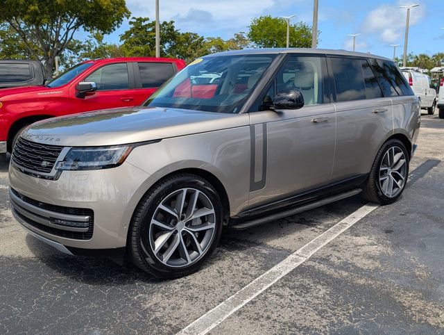 Used 2024 Land Rover Range Rover SE AWD/4WD image 3