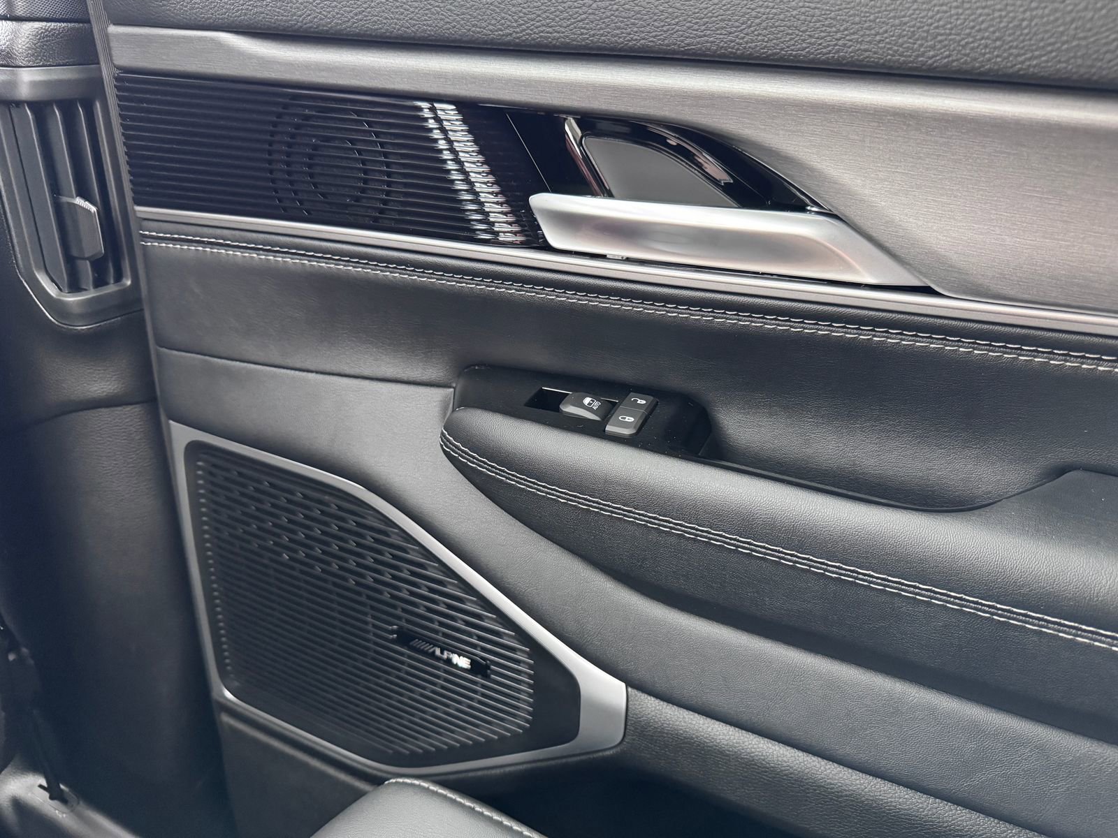 New 2025 Jeep Wagoneer Series II image 30