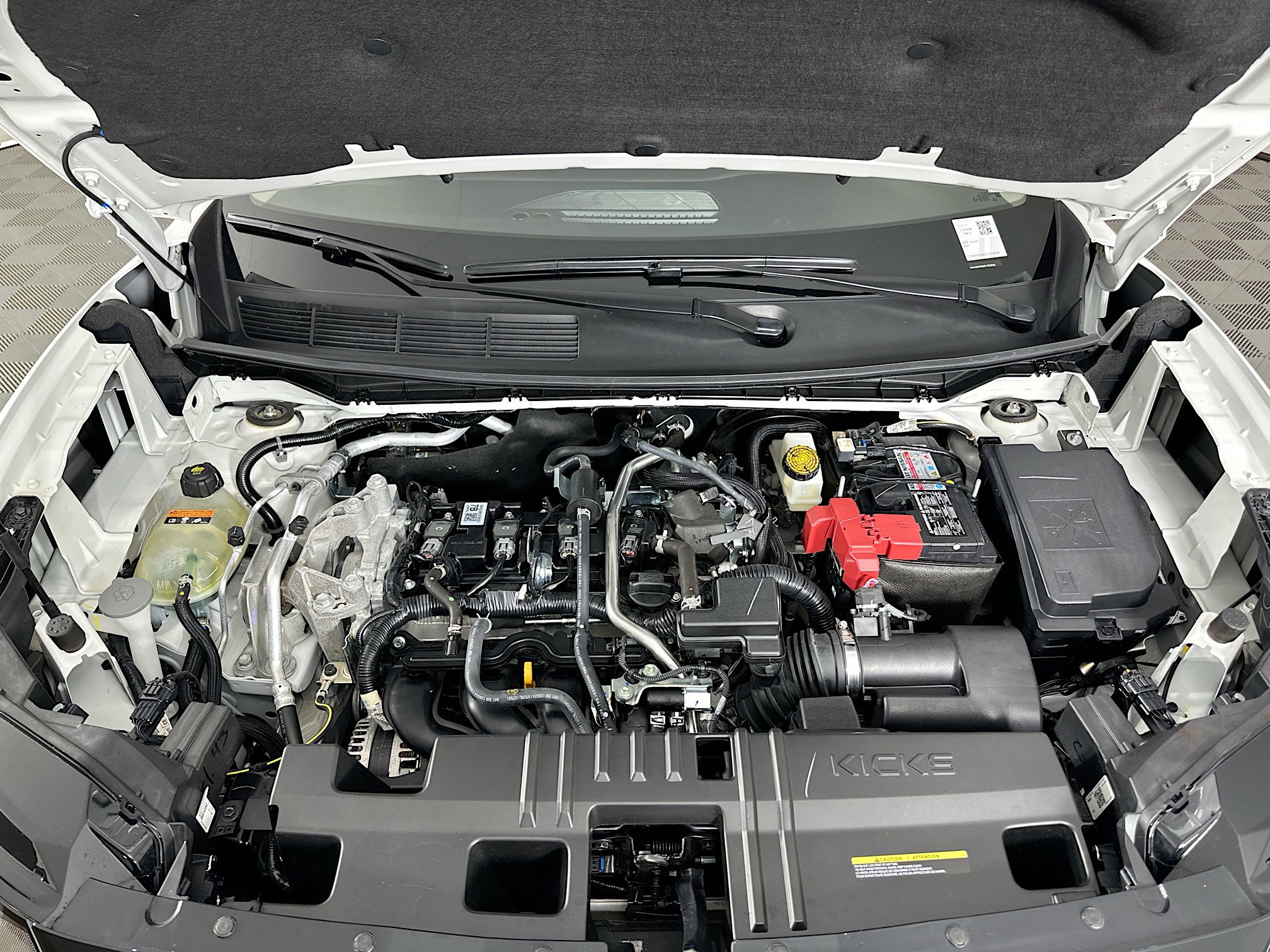 Used 2025 Nissan Kicks SR image 31