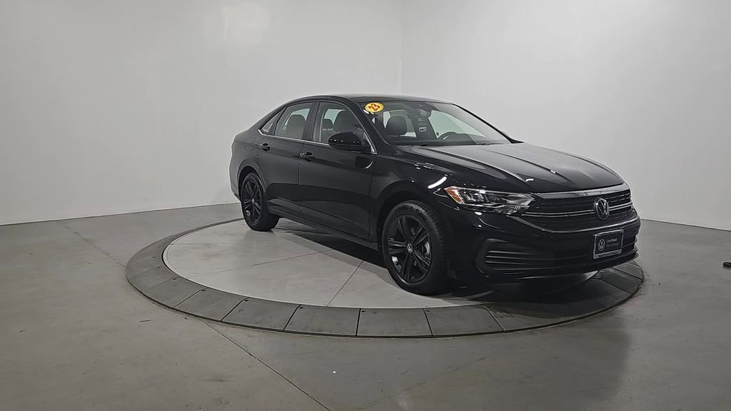 Certified 2023 Volkswagen Jetta SE FWD image 7