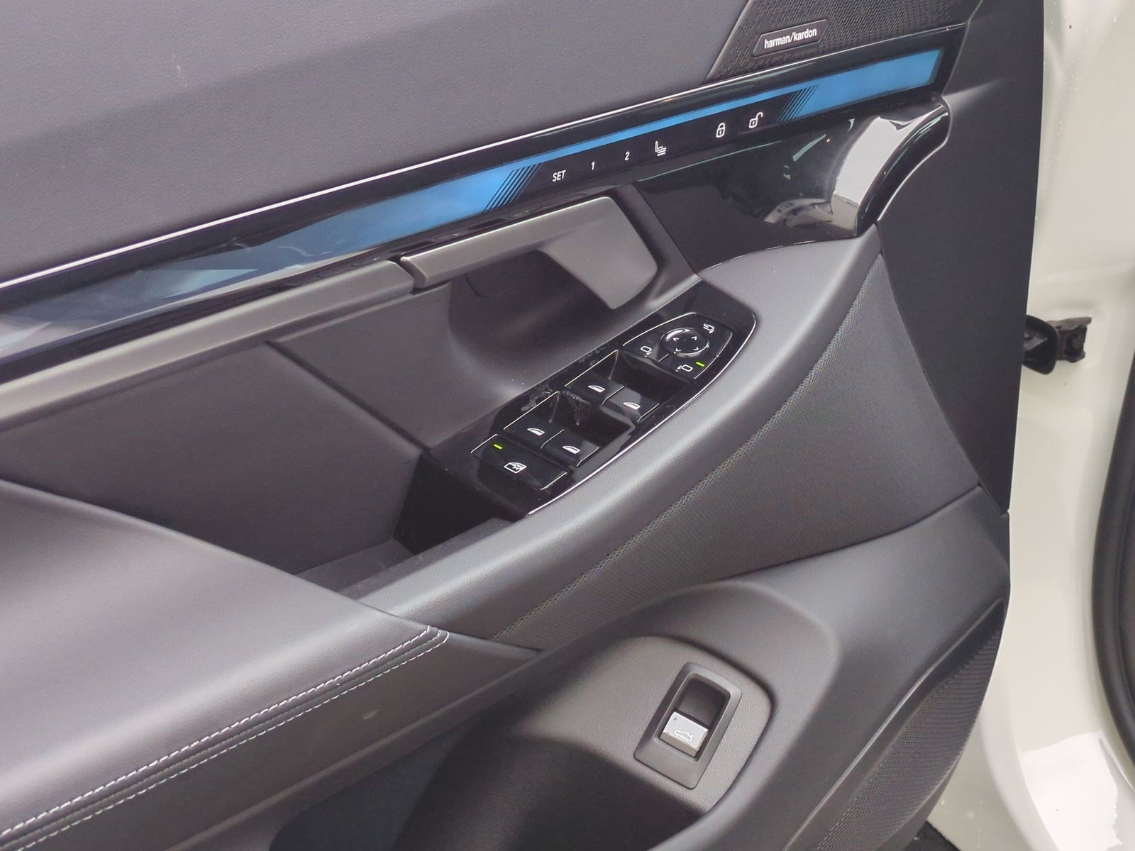 Used 2026 BMW i5 M60 w/ Premium Package RWD image 15
