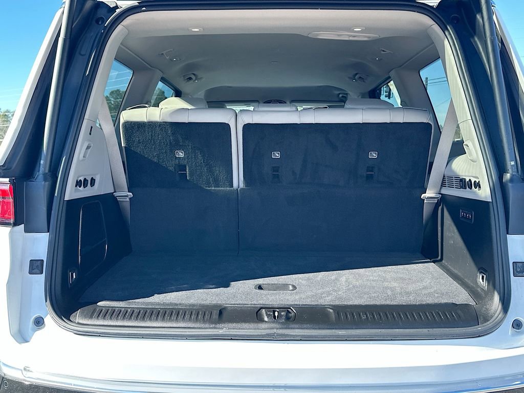 Used 2023 Jeep Wagoneer Series III w/ Preferred Equipment Group image 16