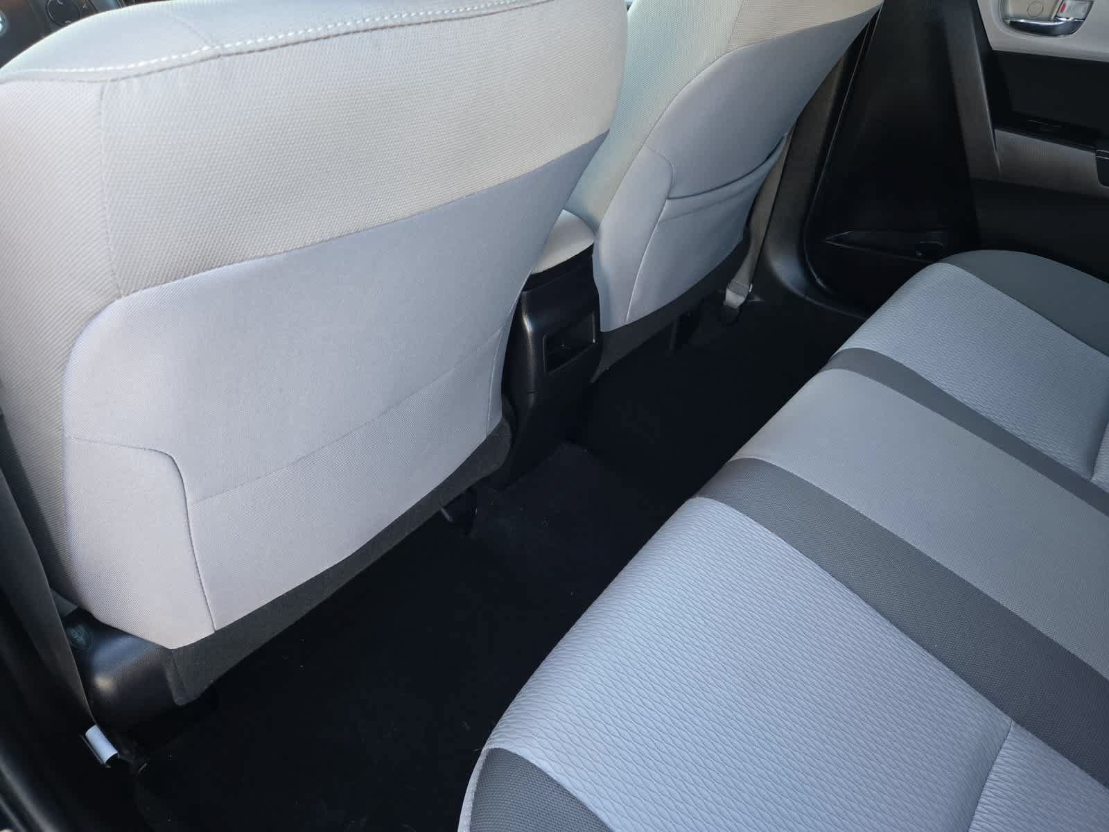 Used 2019 Toyota Corolla LE w/ Carpet Mat Package (TMS) FWD image 18
