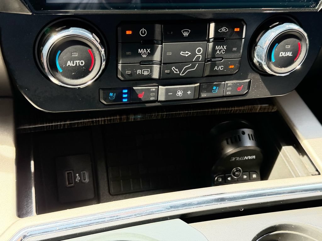 Used 2021 Ford F250 Lariat w/ Lariat Ultimate Package AWD/4WD image 26