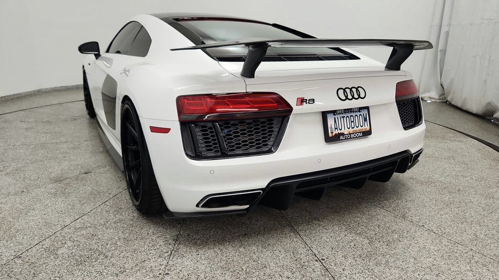 Used 2017 Audi R8 V10 w/ Carbon Exterior Package AWD/4WD image 19