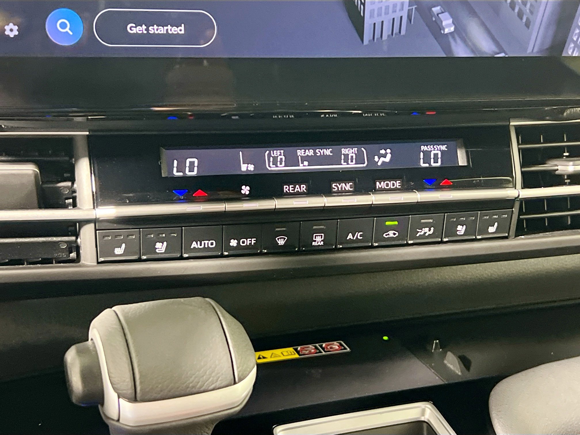 Used 2025 Toyota Sienna Platinum image 27