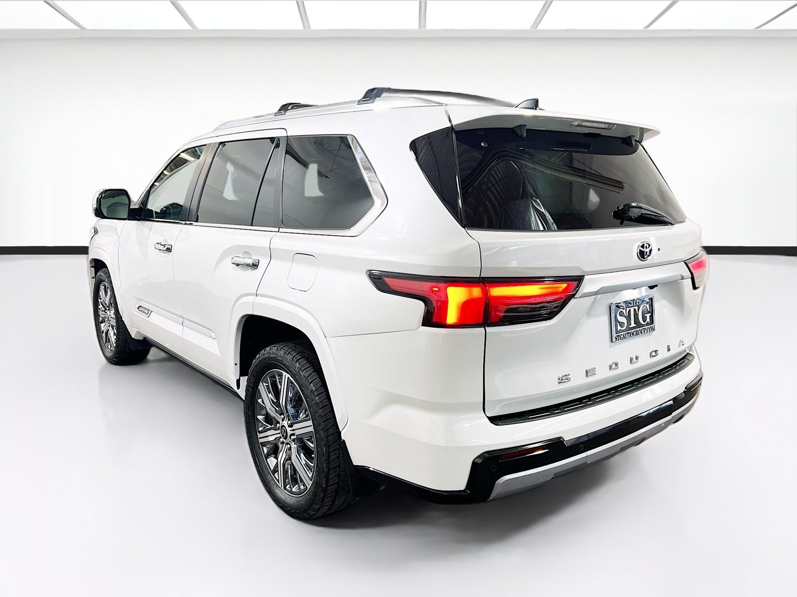 Used 2024 Toyota Sequoia Capstone AWD/4WD image 6