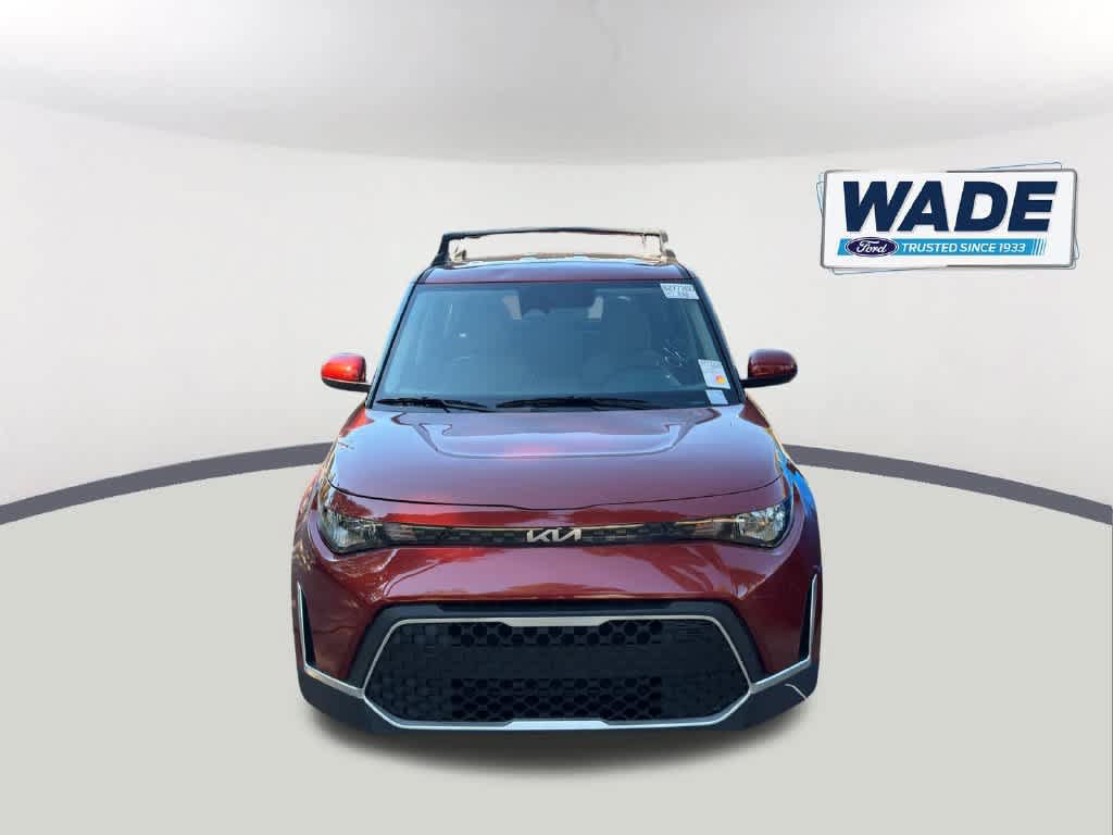 Used 2025 Kia Soul LX w/ LX Technology Package FWD image 2