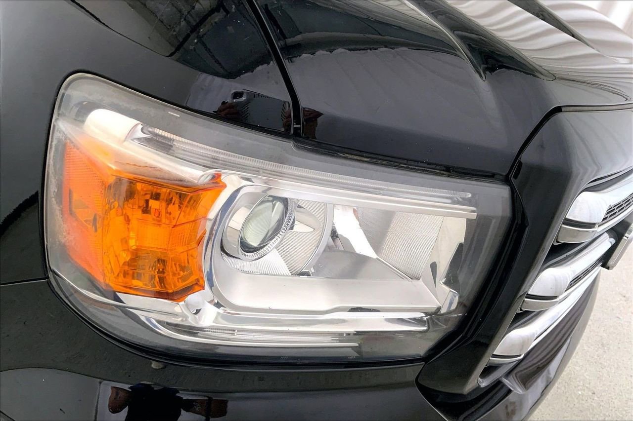 Used 2017 GMC Canyon SLE w/ All Terrain X Package image 28