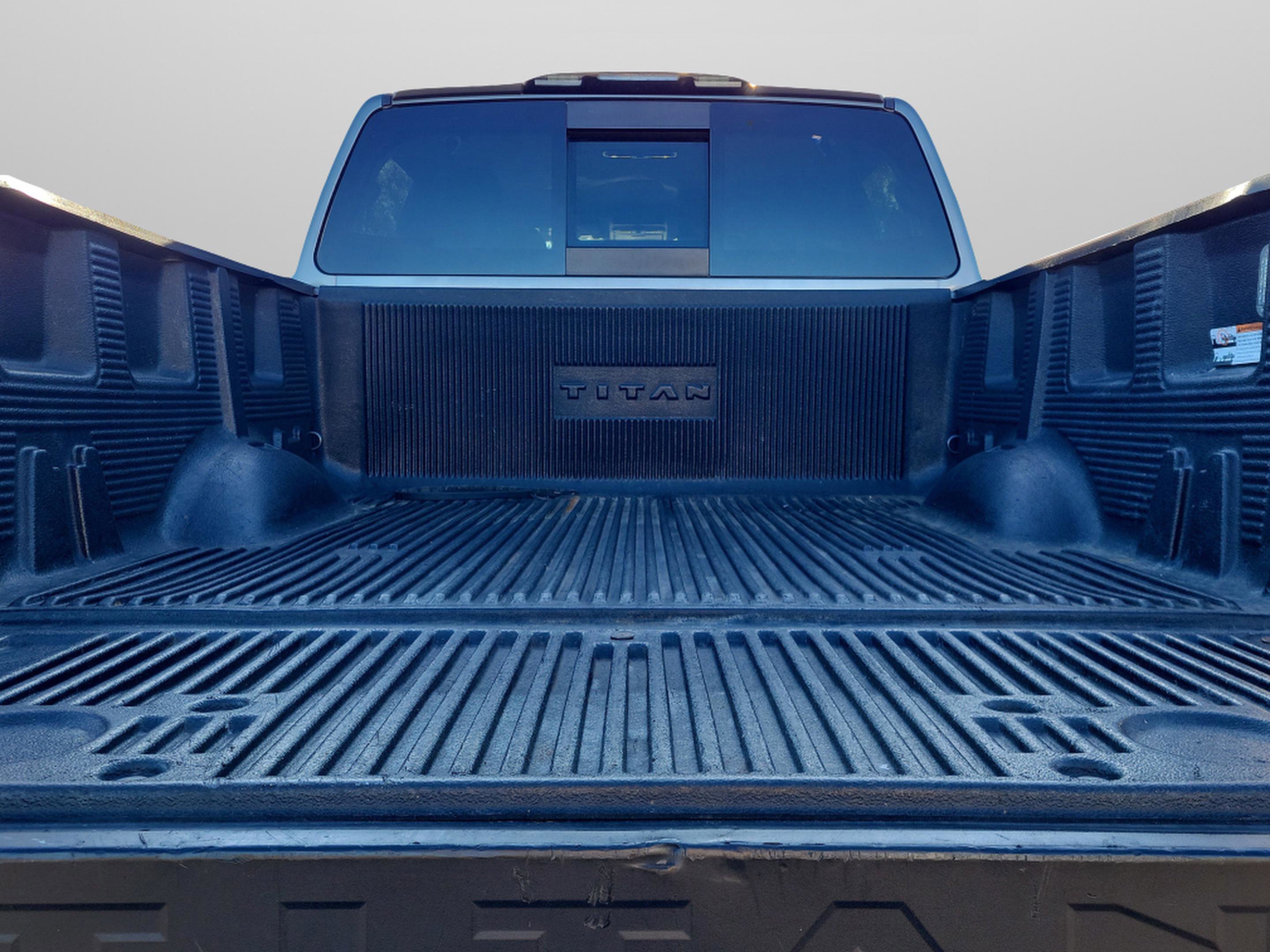 Used 2019 Nissan Titan SV w/ SV Convenience Package image 9