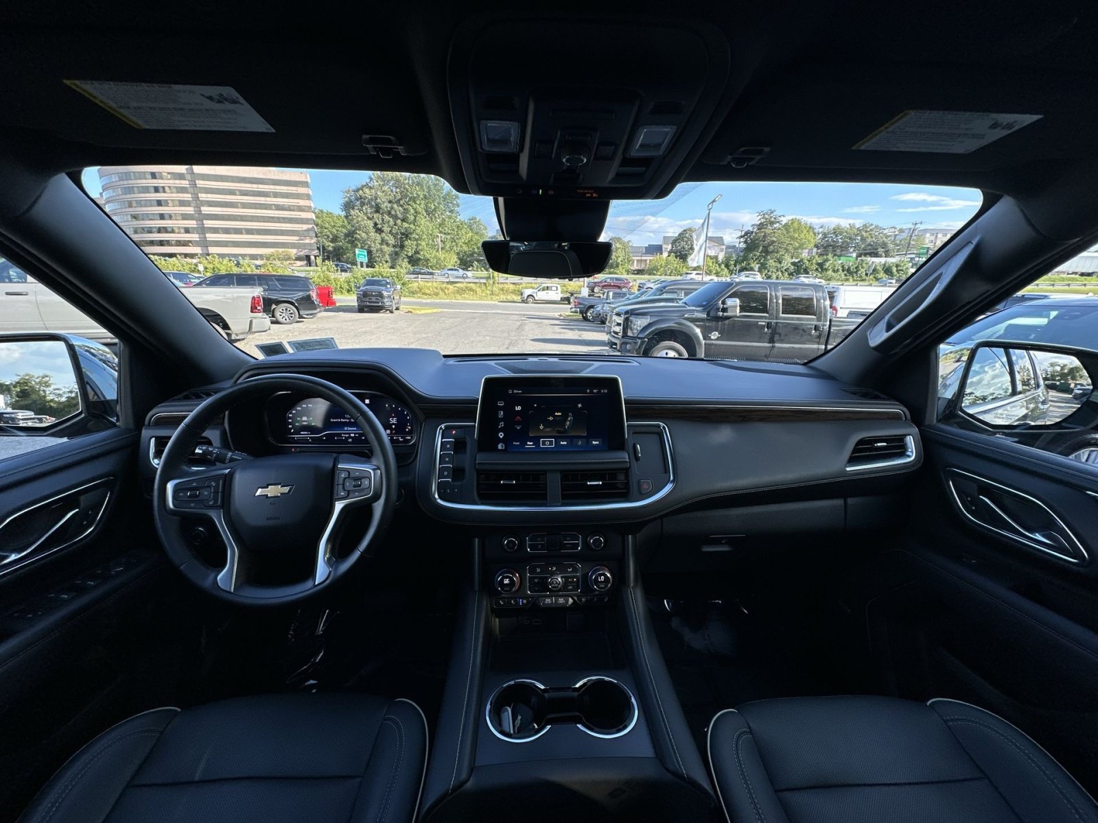Used 2023 Chevrolet Tahoe Premier w/ Premium Package 2 AWD/4WD image 23