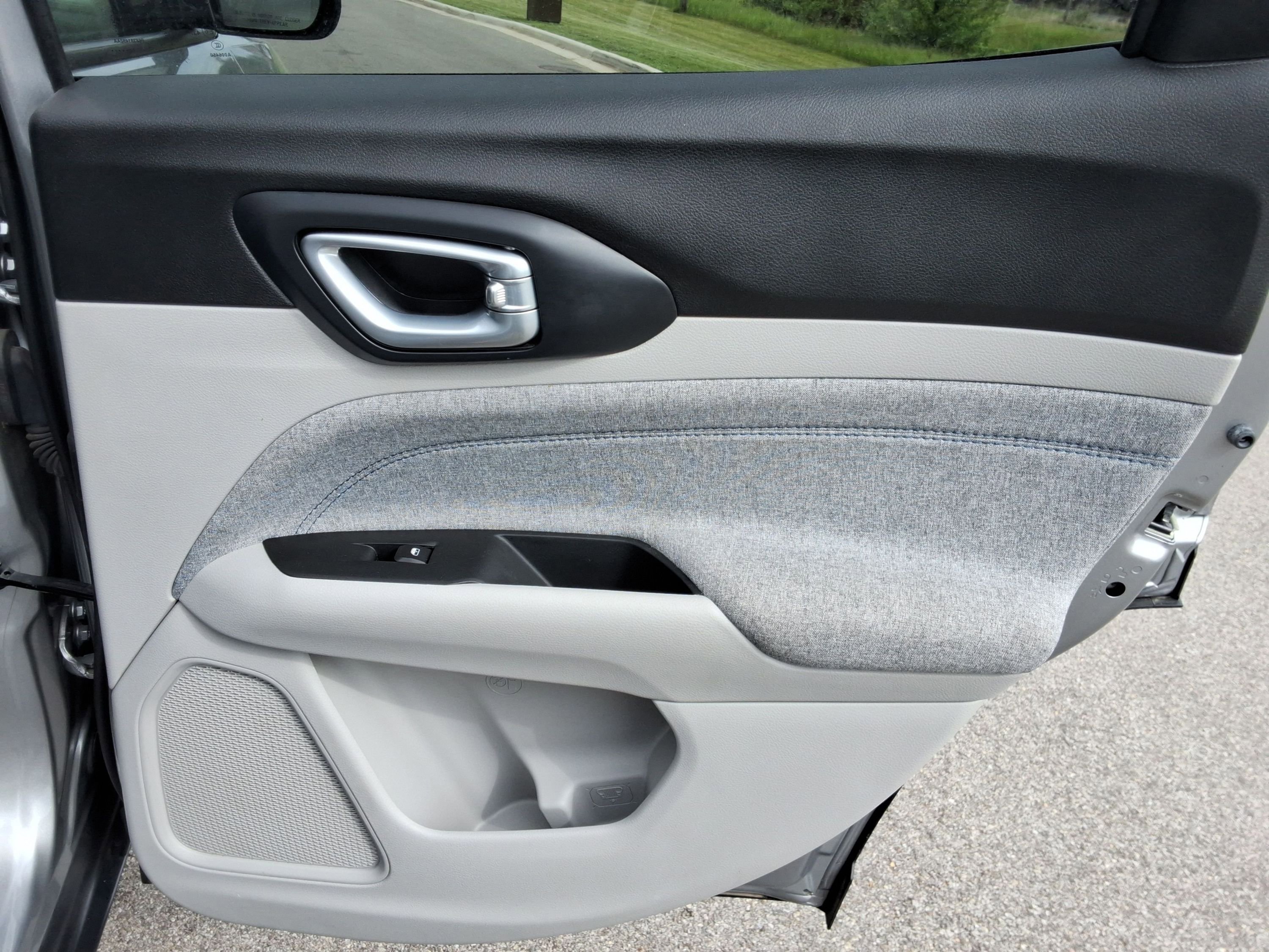 Used 2022 Jeep Compass Latitude FWD image 24