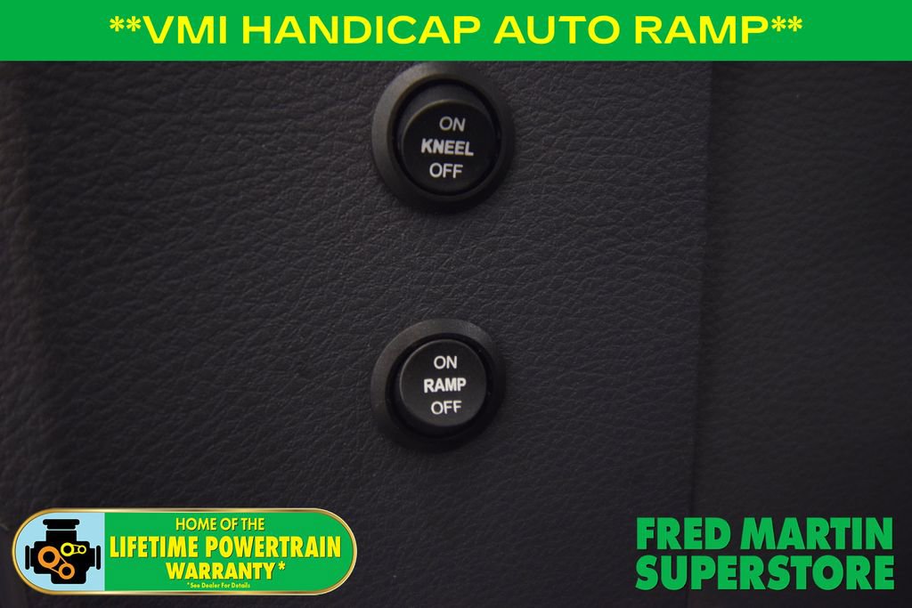 Used 2022 Toyota Sienna XLE image 32