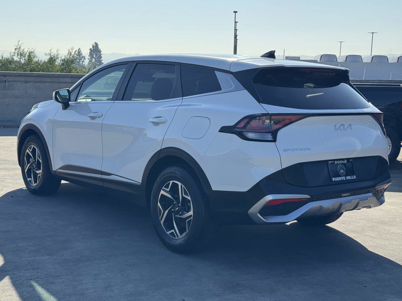 Used 2023 Kia Sportage LX FWD image 4