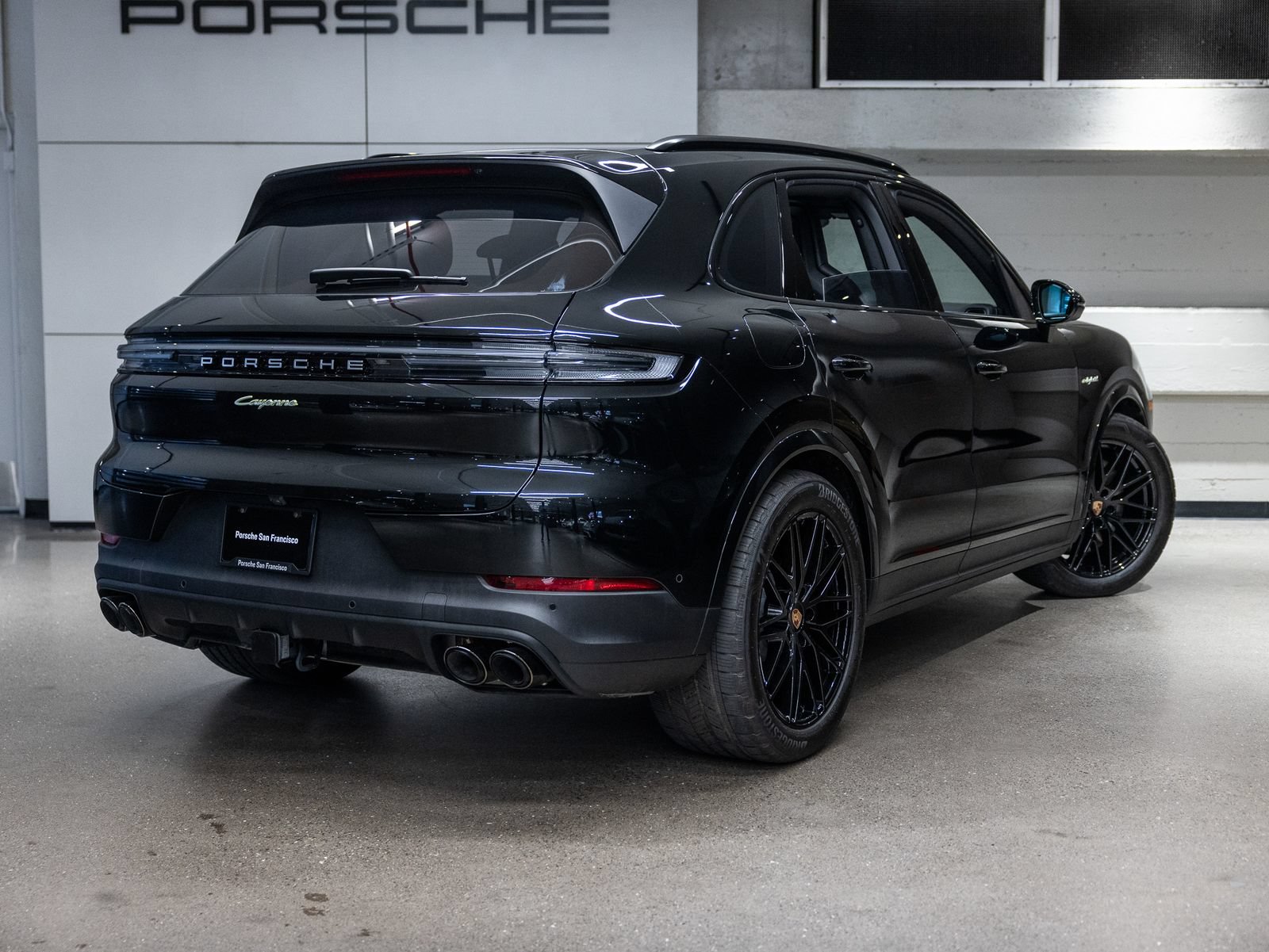Certified 2026 Porsche Cayenne E-Hybrid AWD/4WD image 8