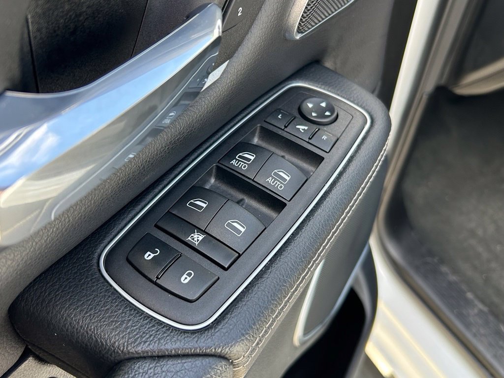 Used 2023 RAM 1500 Laramie RWD image 33