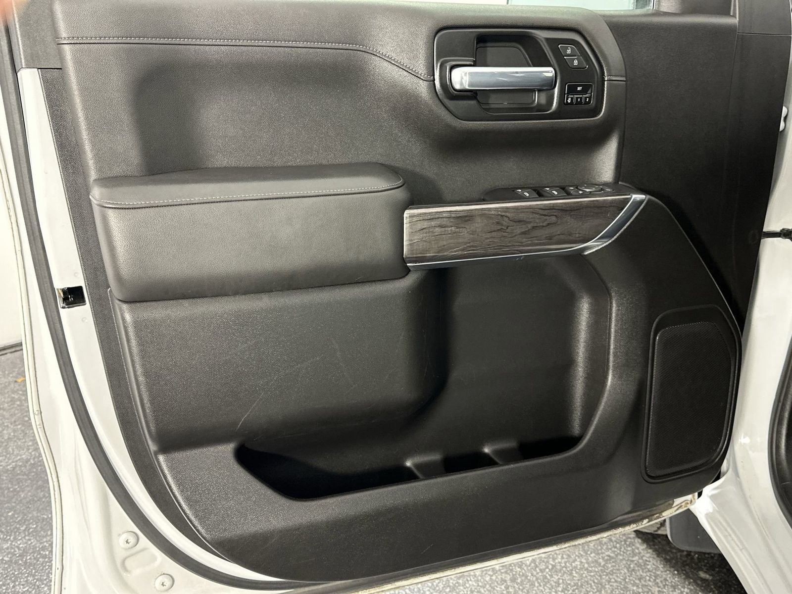 Used 2020 Chevrolet Silverado 1500 LTZ image 33