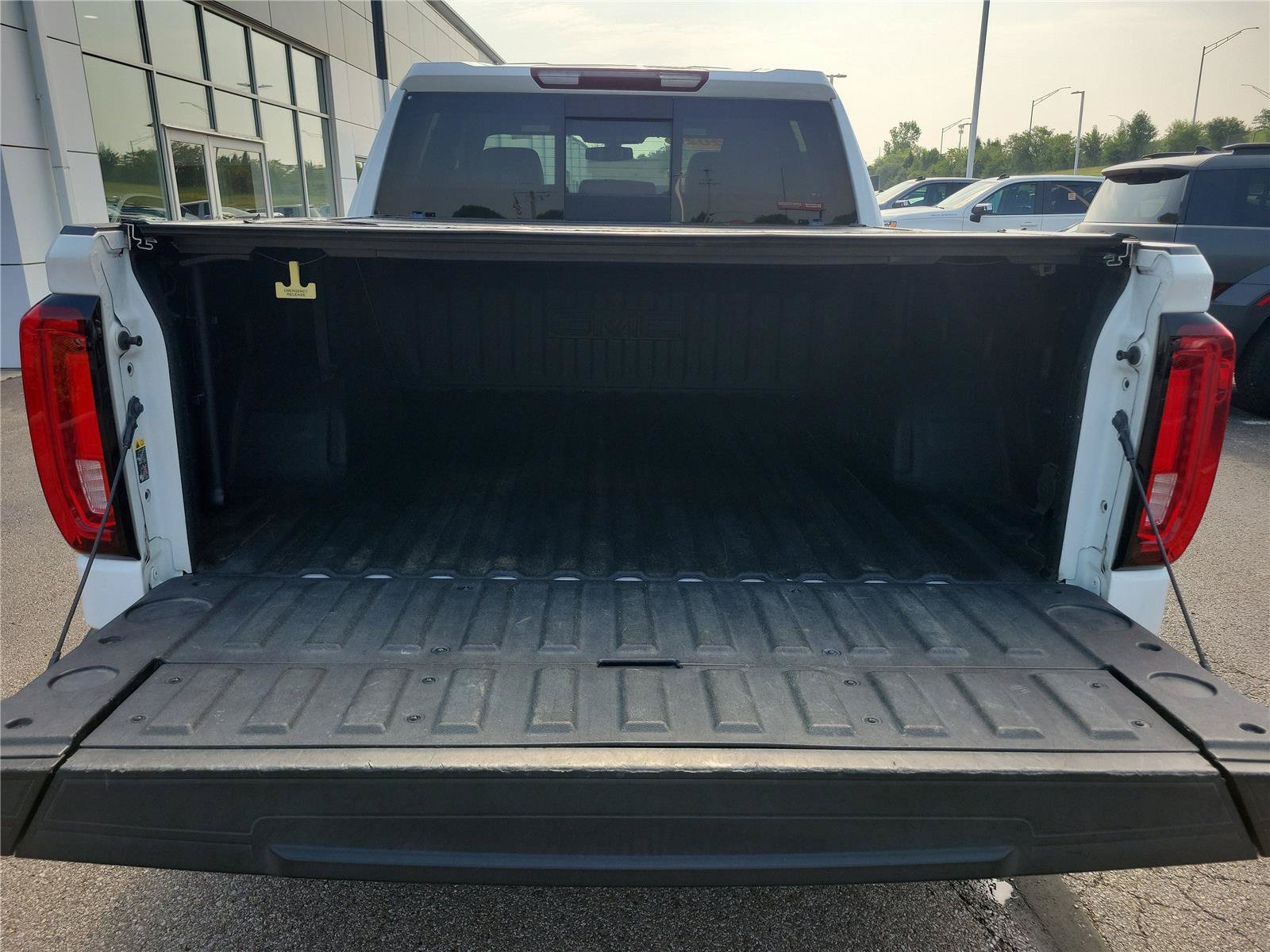 Used 2020 GMC Sierra 1500 SLT w/ SLT Premium Package AWD/4WD image 6