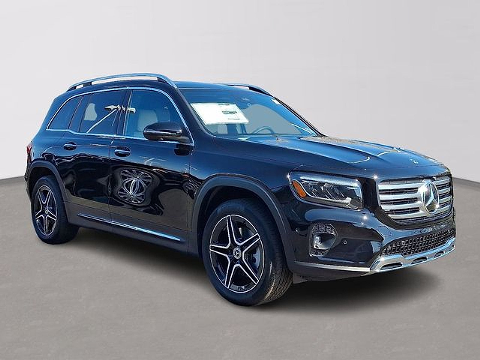 Used 2026 Mercedes-Benz GLB 250 4MATIC image 3