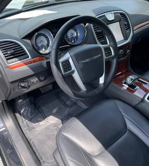 Used 2012 Chrysler 300 Limited RWD image 8