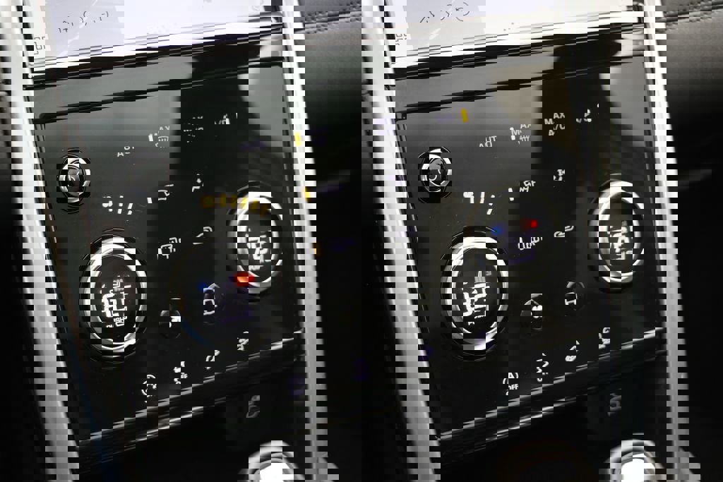 Used 2023 Land Rover Discovery Sport S image 23