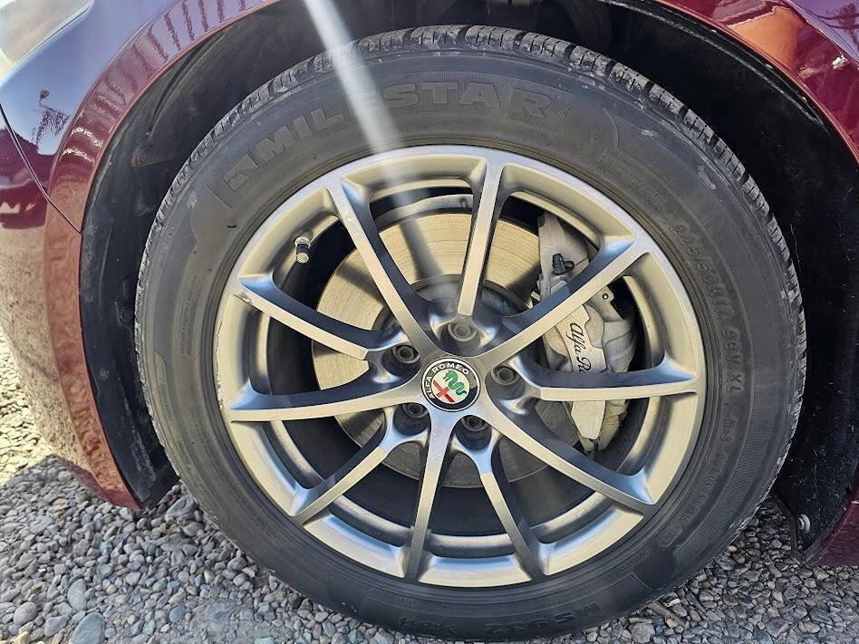 Used 2017 Alfa Romeo Giulia RWD image 9
