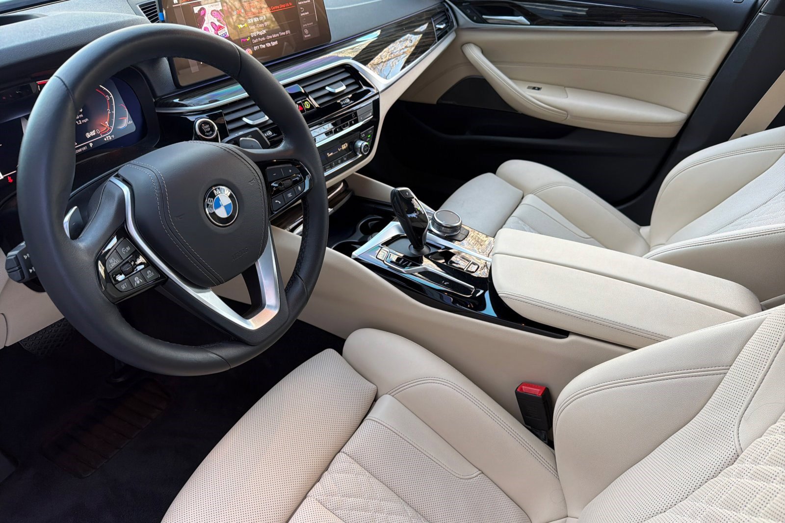 Used 2023 BMW 530i w/ Premium Package image 11