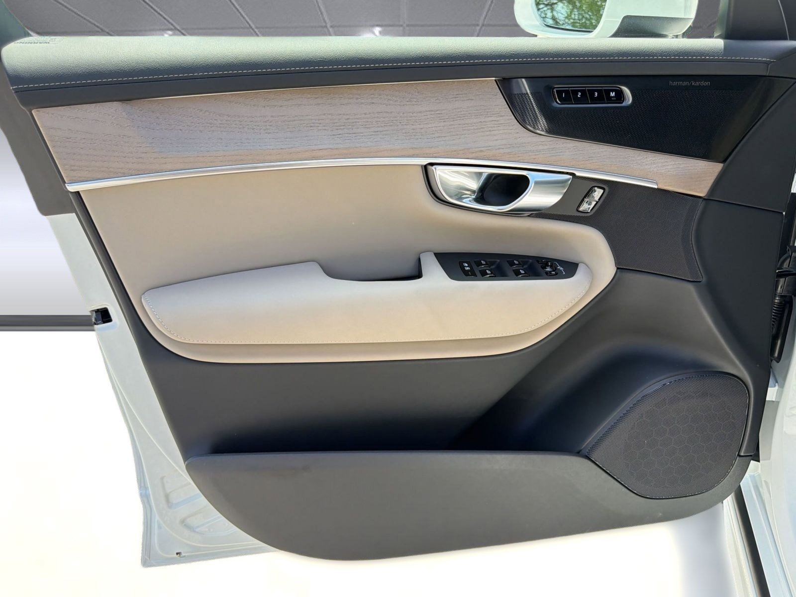 New 2026 Volvo XC90 B6 Plus w/ Protection Package image 20