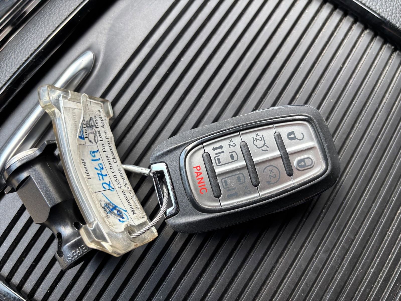 Used 2025 Chrysler Pacifica Limited image 28