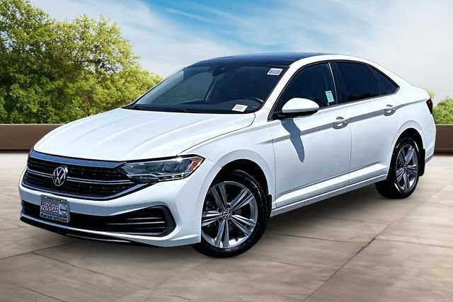 Used 2024 Volkswagen Jetta SE FWD image 3