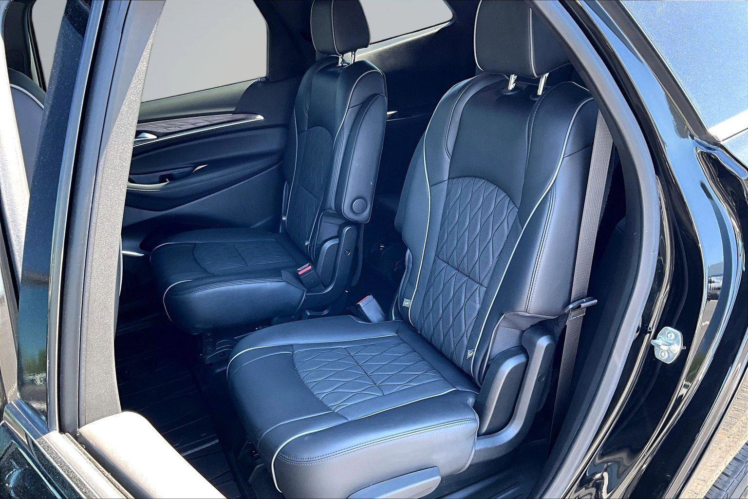 Used 2024 Buick Enclave Avenir w/ Avenir Technology Package AWD/4WD image 27