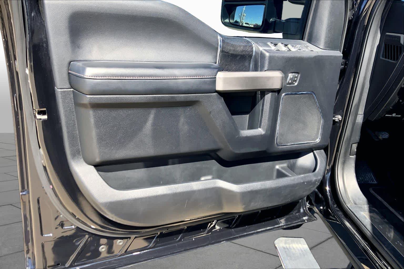 Used 2020 Ford F250 Platinum w/ FX4 Off-Road Package AWD/4WD image 21