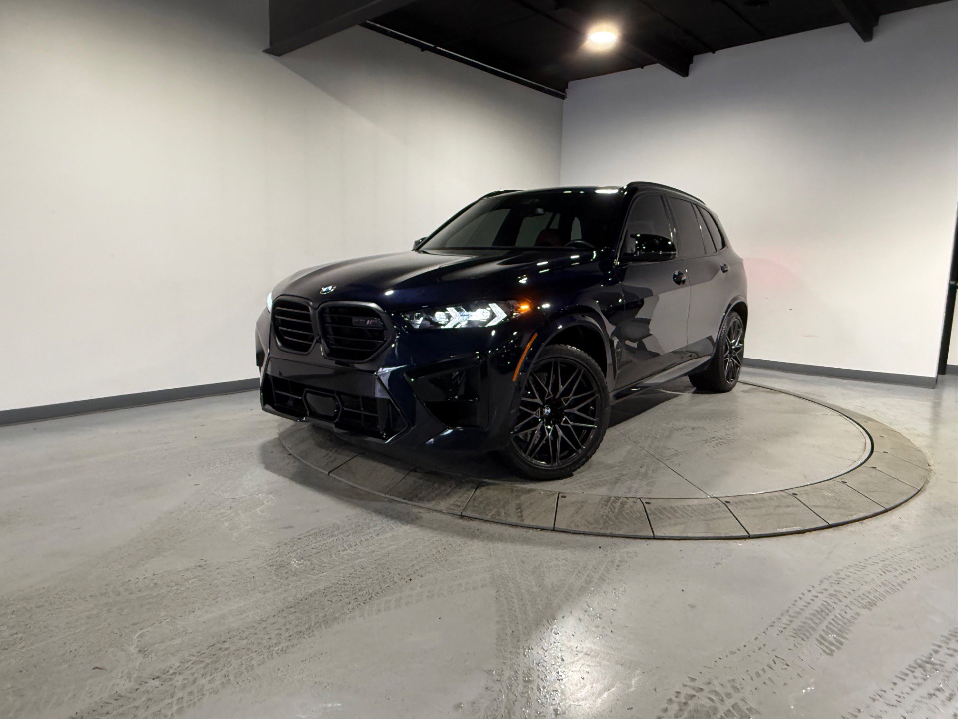 Used 2025 BMW X5 M Competition w/ Executive Package image 5