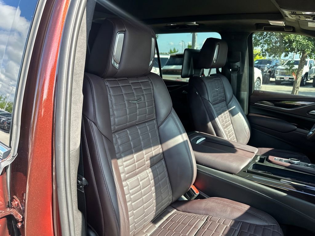 Used 2023 Cadillac Escalade ESV Premium Luxury Platinum w/ Heavy-Duty Trailer Package AWD/4WD image 37