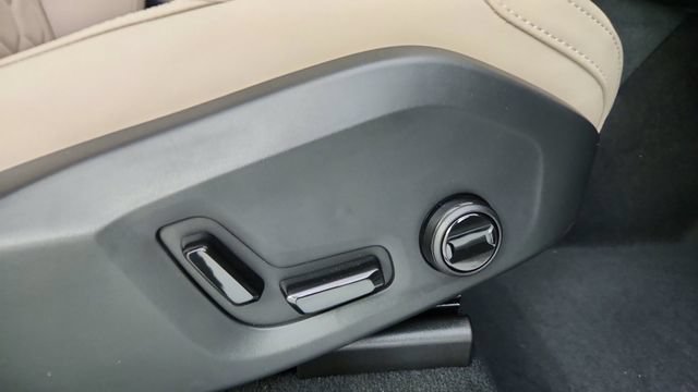 New 2026 Volvo XC90 T8 Plus w/ Protection Package Premier AWD/4WD image 40