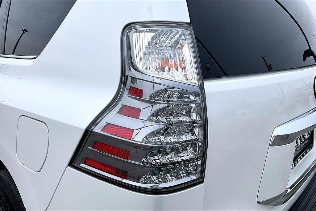 Used 2023 Lexus GX 460 Premium w/ Premium Package image 42