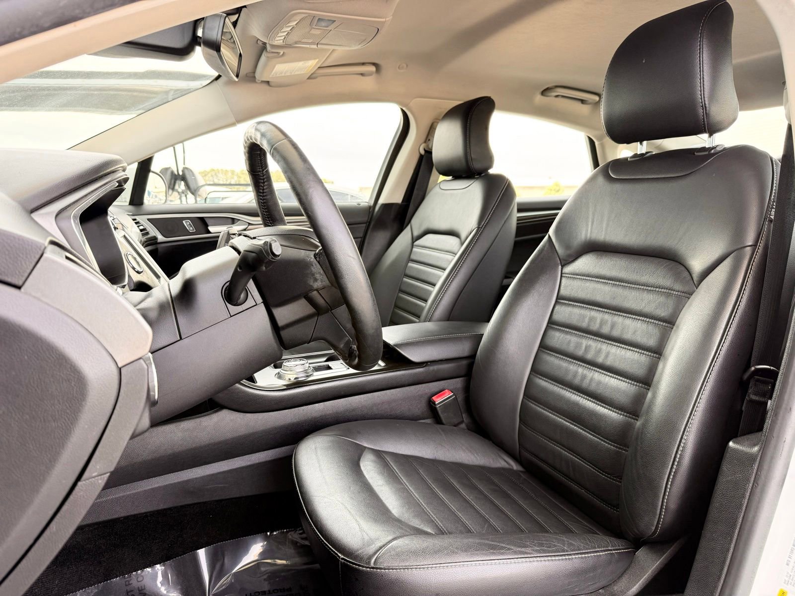 Used 2018 Ford Fusion SE w/ Equipment Group 602A FWD image 14