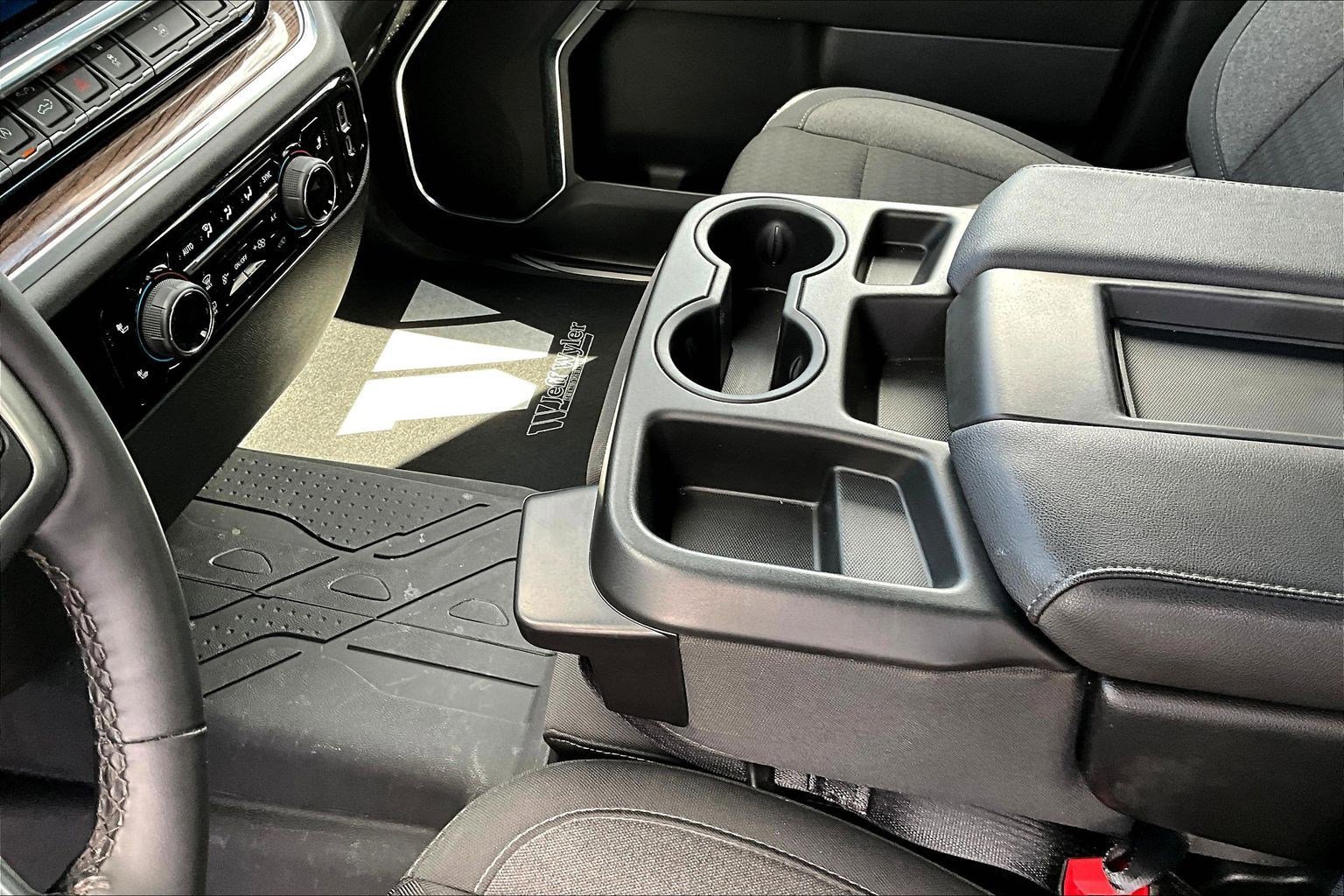 Used 2024 Chevrolet Silverado 1500 LT image 18