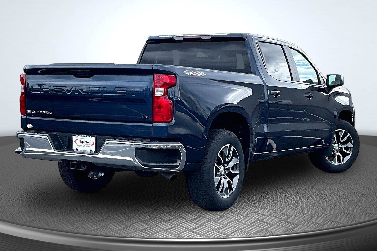 Used 2023 Chevrolet Silverado 1500 LT AWD/4WD image 2
