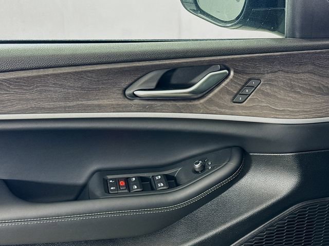 New 2025 Jeep Grand Cherokee L Limited w/ Black Appearance Package image 18