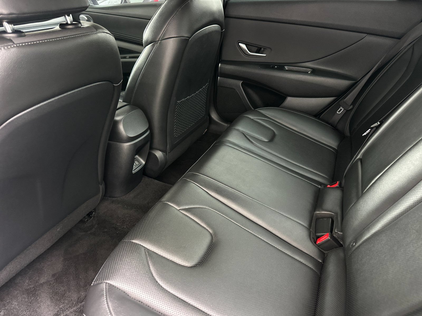 Used 2025 Hyundai Elantra Limited FWD image 11