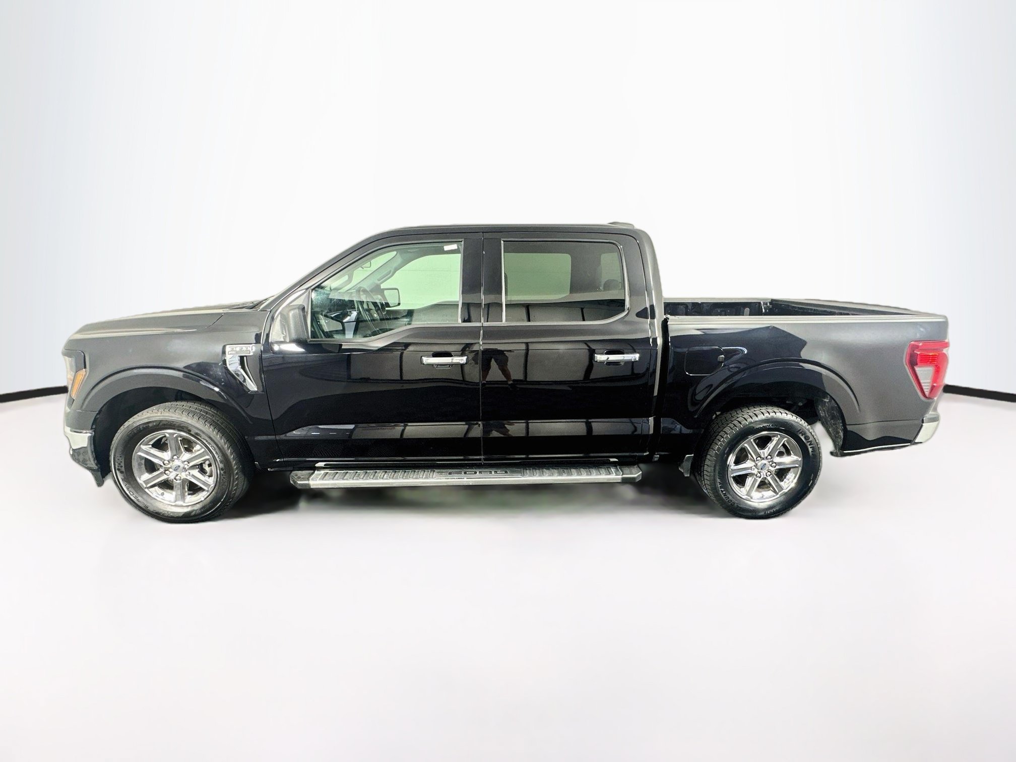 Used 2025 Ford F150 XLT w/ Equipment Group 301A Standard RWD image 4