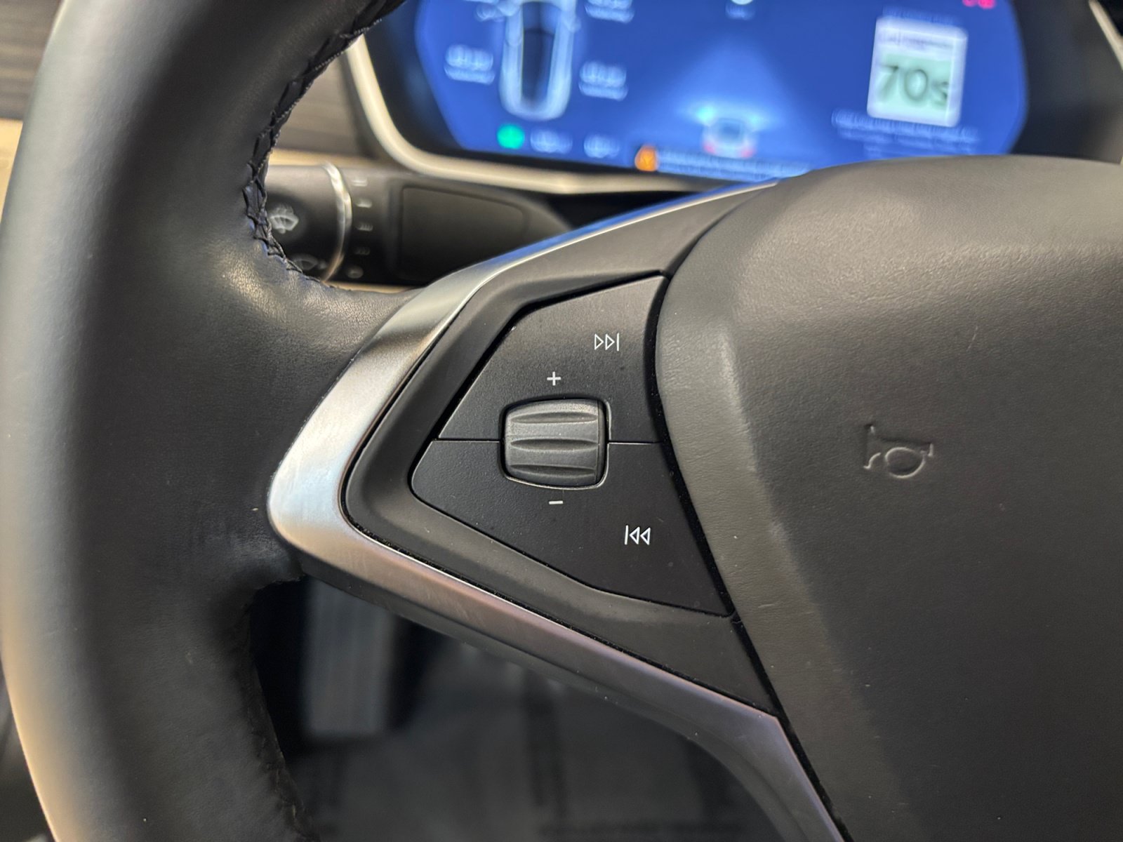 Used 2015 Tesla Model S 85 RWD image 23