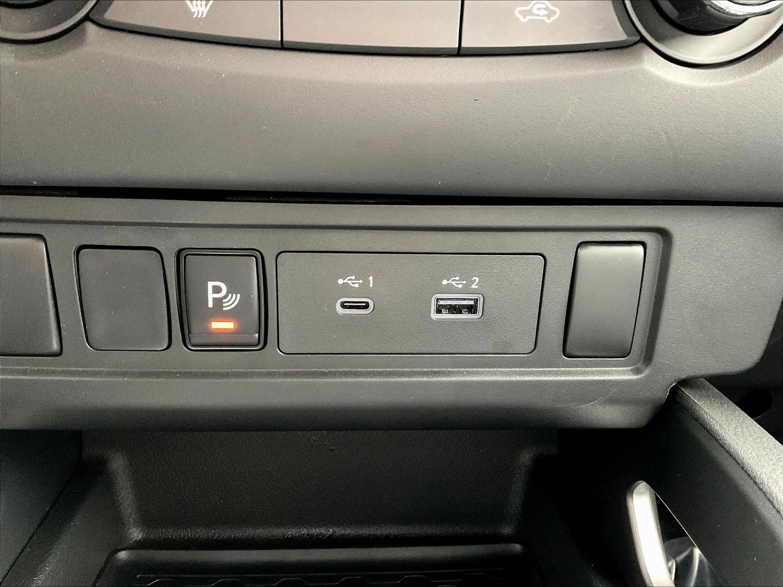 Used 2025 Nissan Frontier SV AWD/4WD image 17