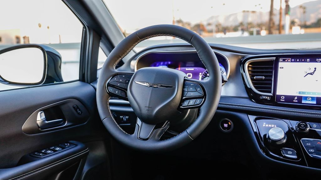 New 2026 Chrysler Pacifica Select w/ S Appearance Package image 16